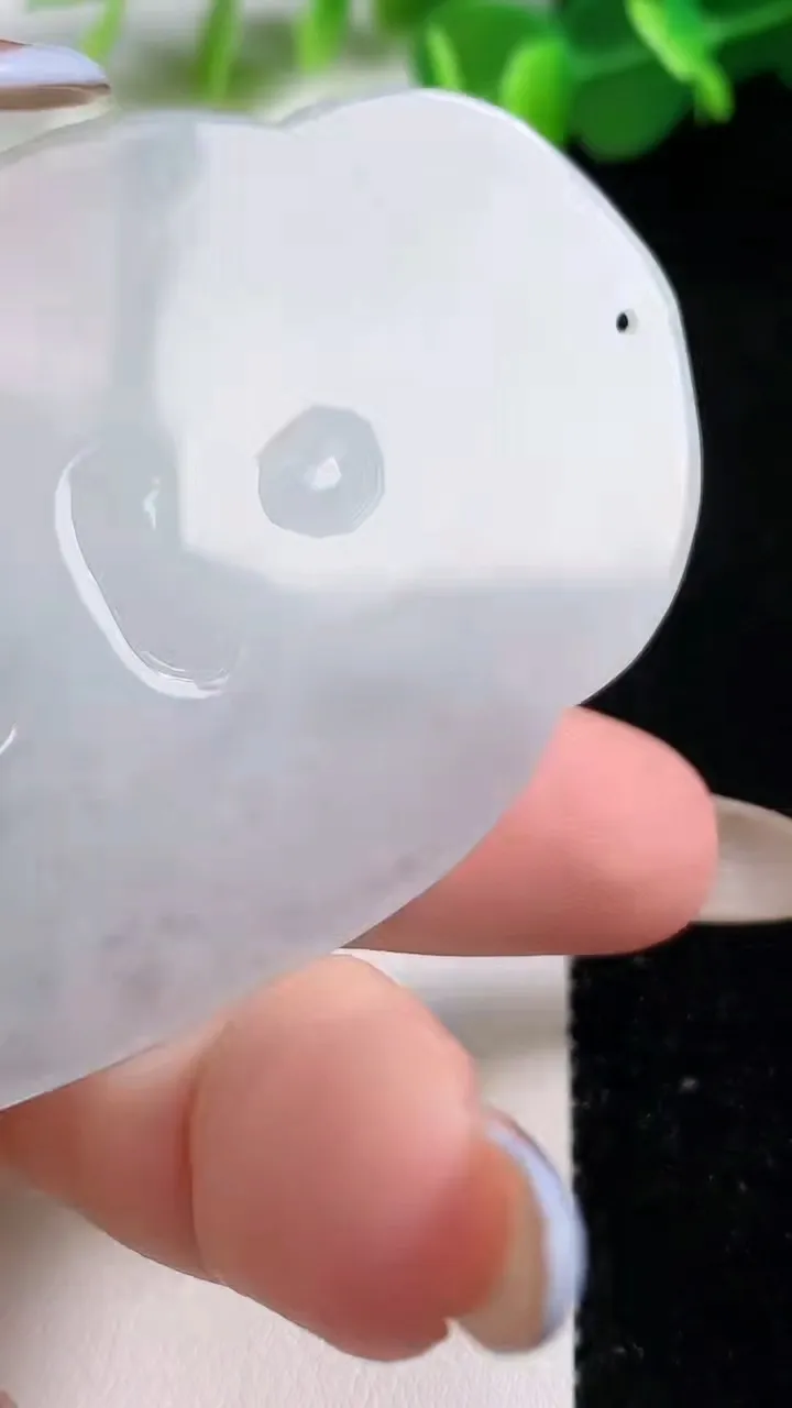 天然A货翡翠千手观音菩萨吊坠，尺寸68.2-41-6，重量:33.60g
11月11日