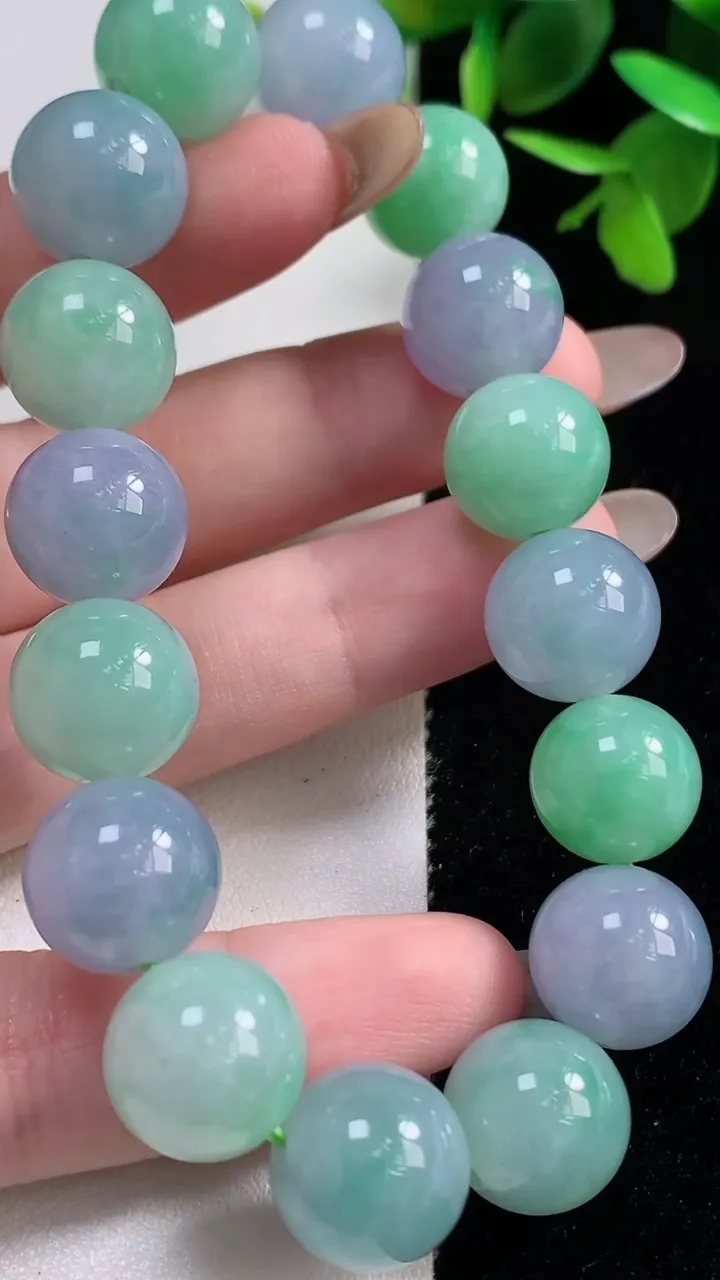 天然A货翡翠圆珠手串16颗，尺寸12.7，重量:55.68g11月11日
工厂直销收藏佳品,种好水足，色泽均匀，有种有色，上手高大气！
