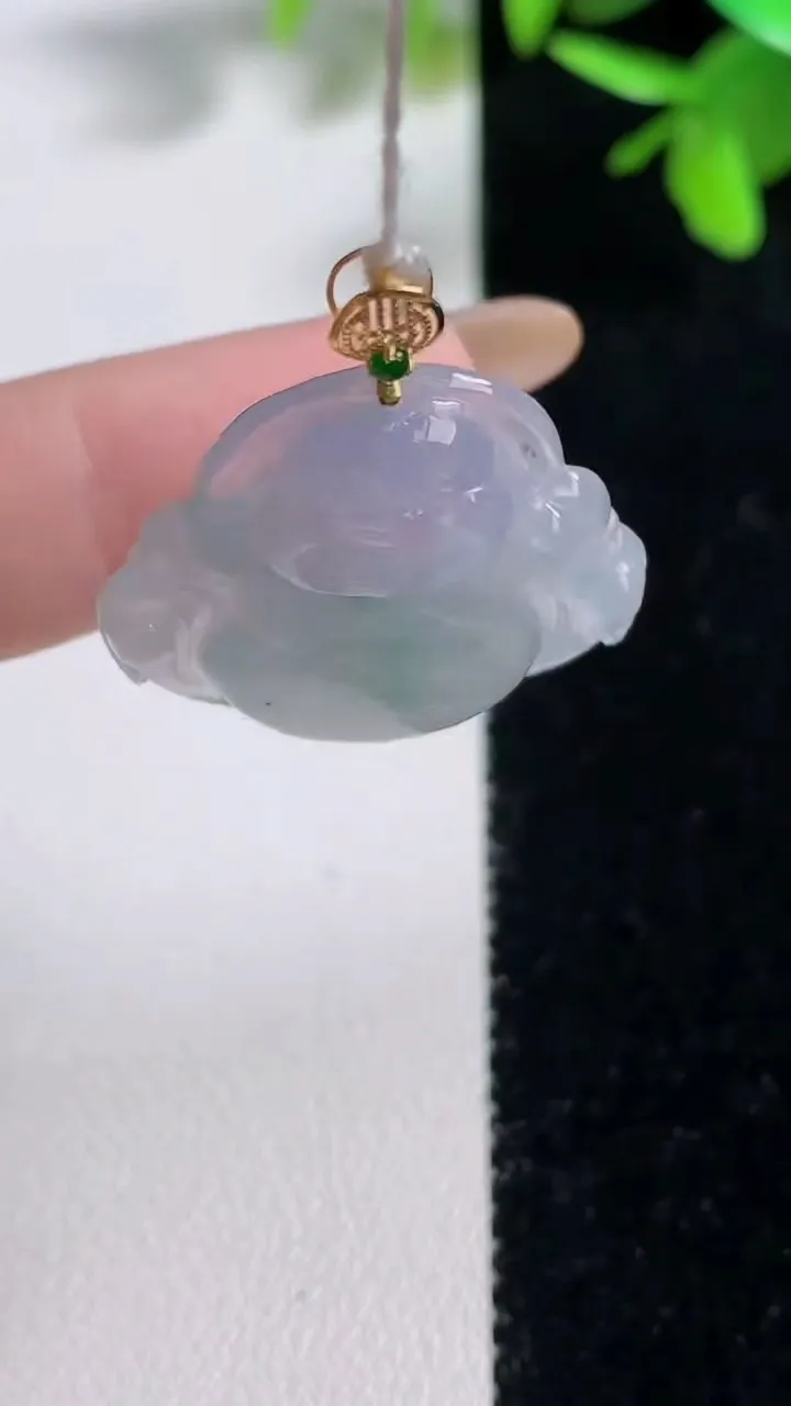 天然A货翡翠种飘花佛公吊坠，尺寸24.8-26-5，重量:5.03g
11月11日