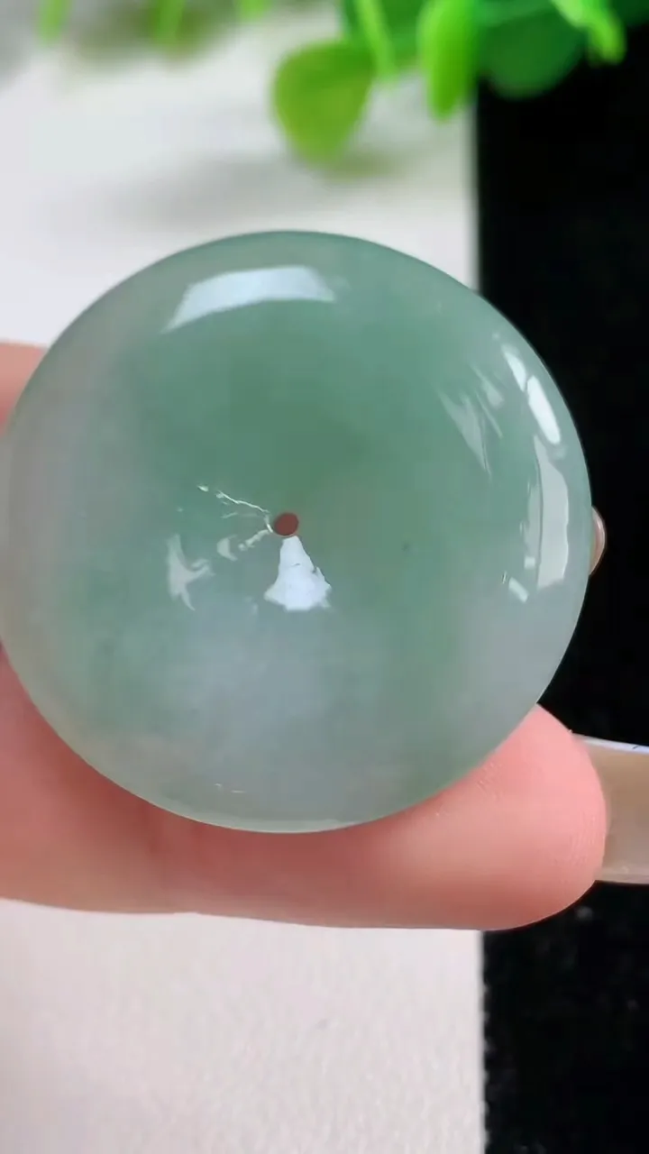 天然A货翡翠平安扣吊坠，尺寸32.8-6，重量:13.25g
11月11日