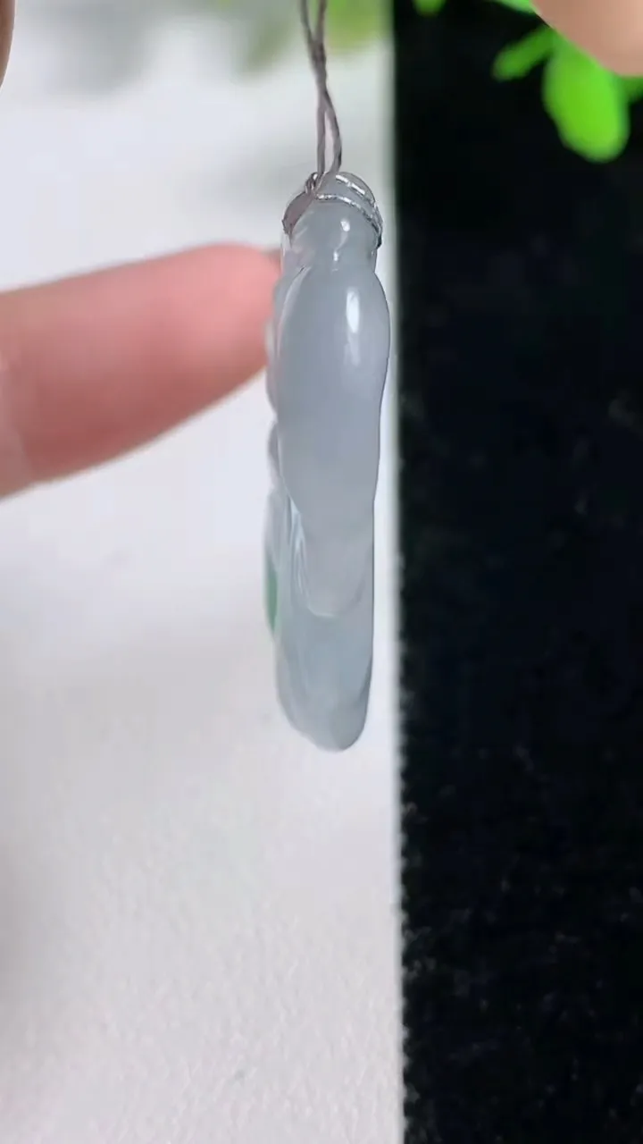 天然A货翡翠冰种飘花貔貅牌吊坠，尺寸38.3-24.8-6，重量:11.00g
11月11日