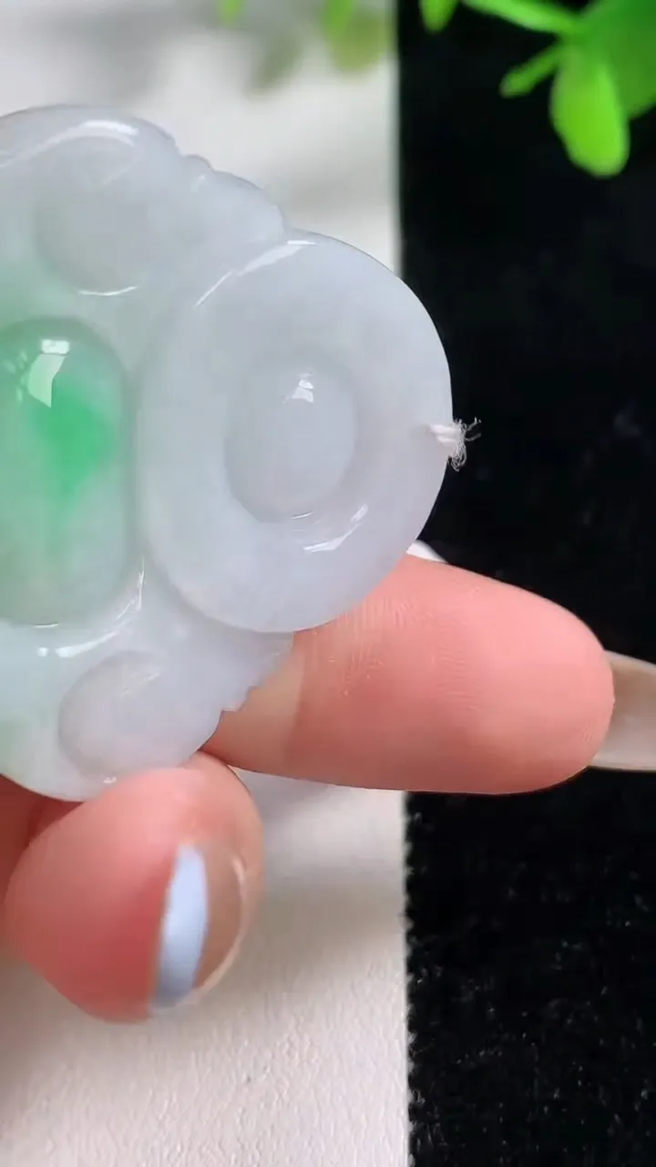 天然A货翡翠佛公吊坠，尺寸35-37.2-13.4，重量:27.90g
11月11日