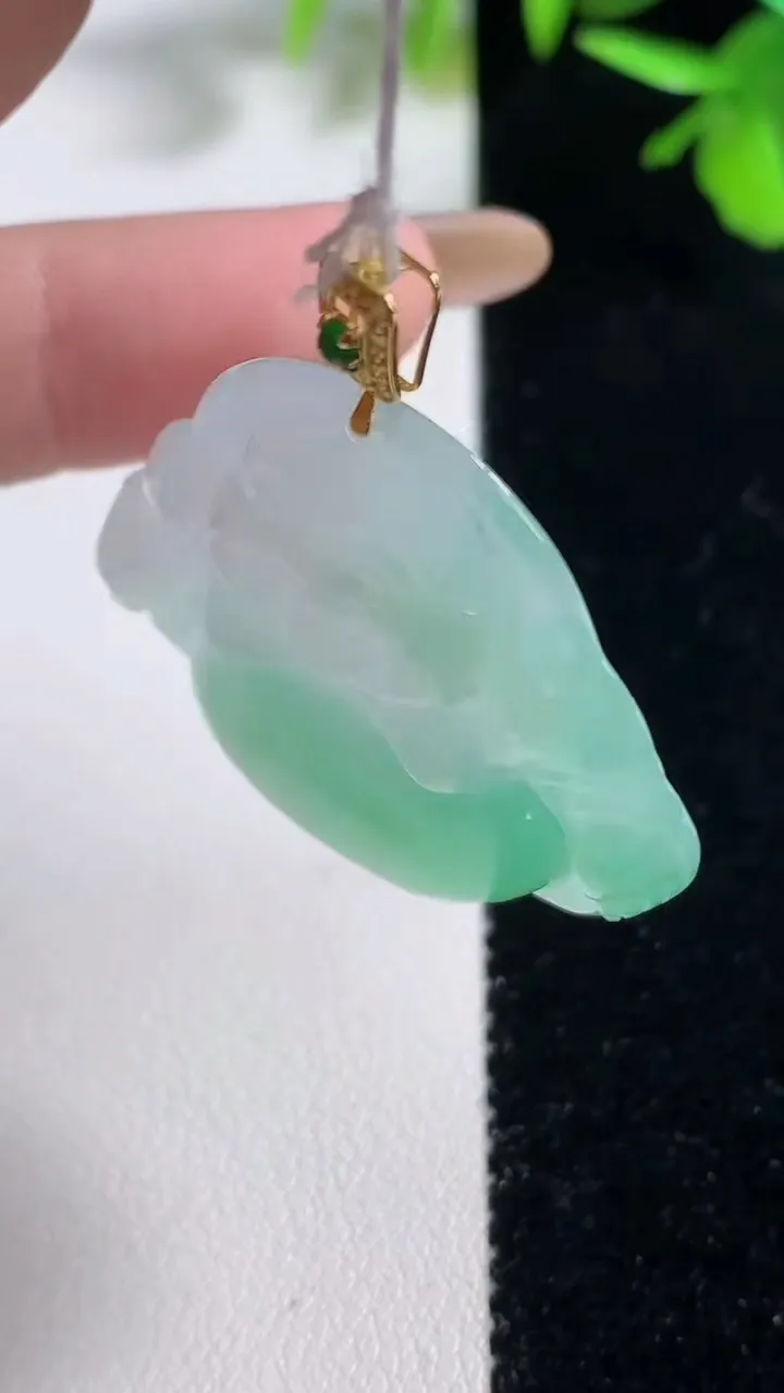 天然A货翡翠佛公吊坠，尺寸33-34.3-6.5，重量:11.11g
11月11日