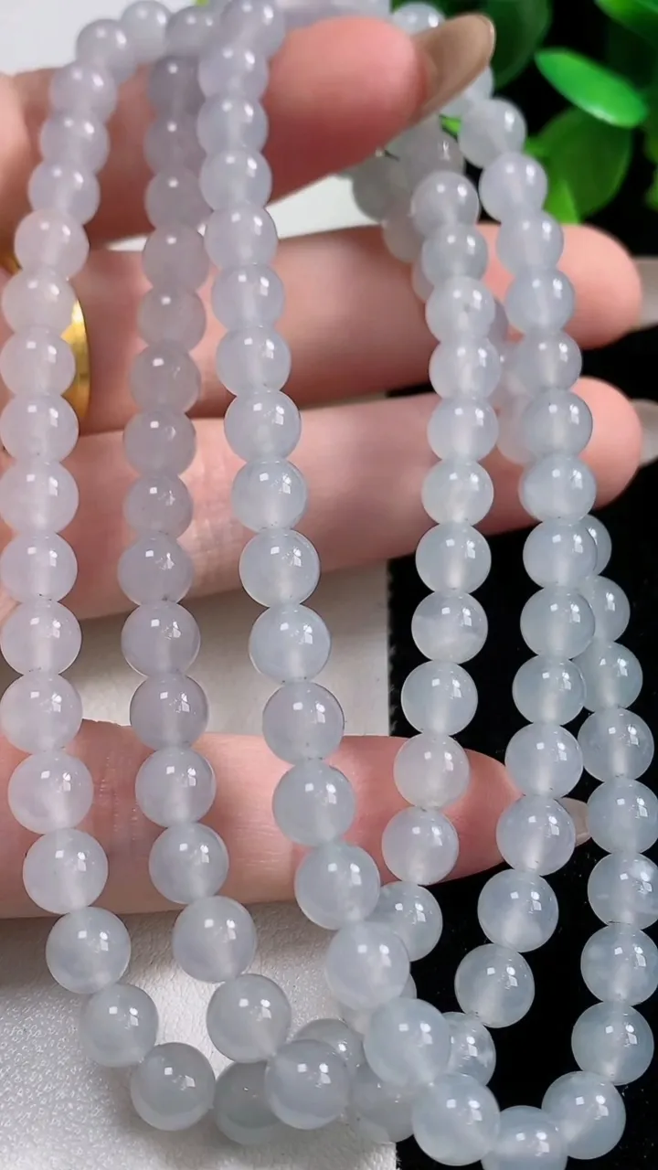 天然A货翡翠圆珠项链112颗，尺寸6，重量:45.94g
11月11日