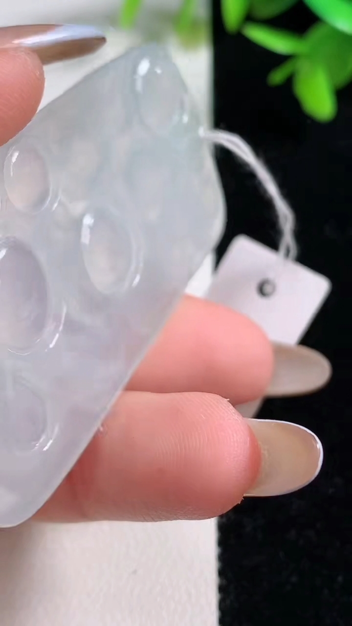 天然A货翡翠逍遥佛公吊坠，尺寸59.7-33-5，重量:21.84g
11月11日