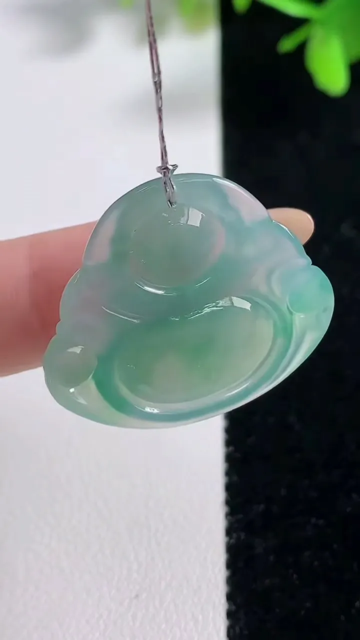 天然A货翡翠佛公吊坠，尺寸24.5-29-5.3，重量:6.01g
11月11日