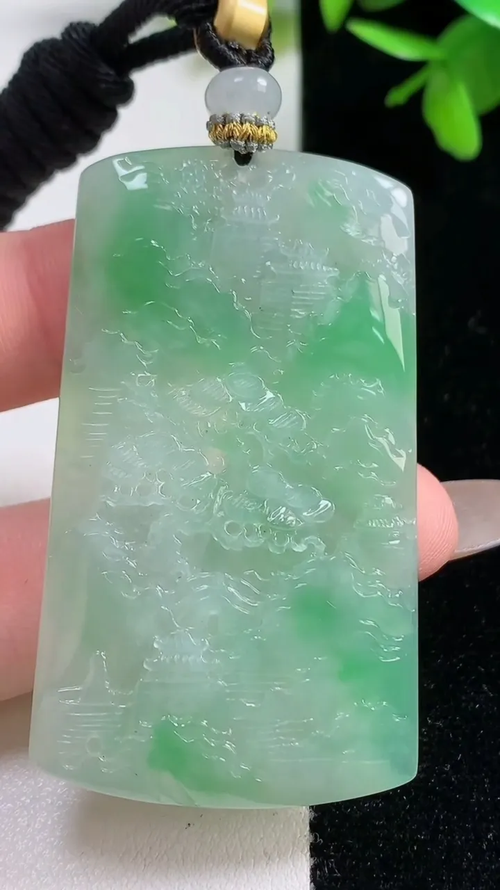 天然A货翡翠山水牌吊坠，尺寸55.7-32.3-5.2，重量:25.51g
11月11日