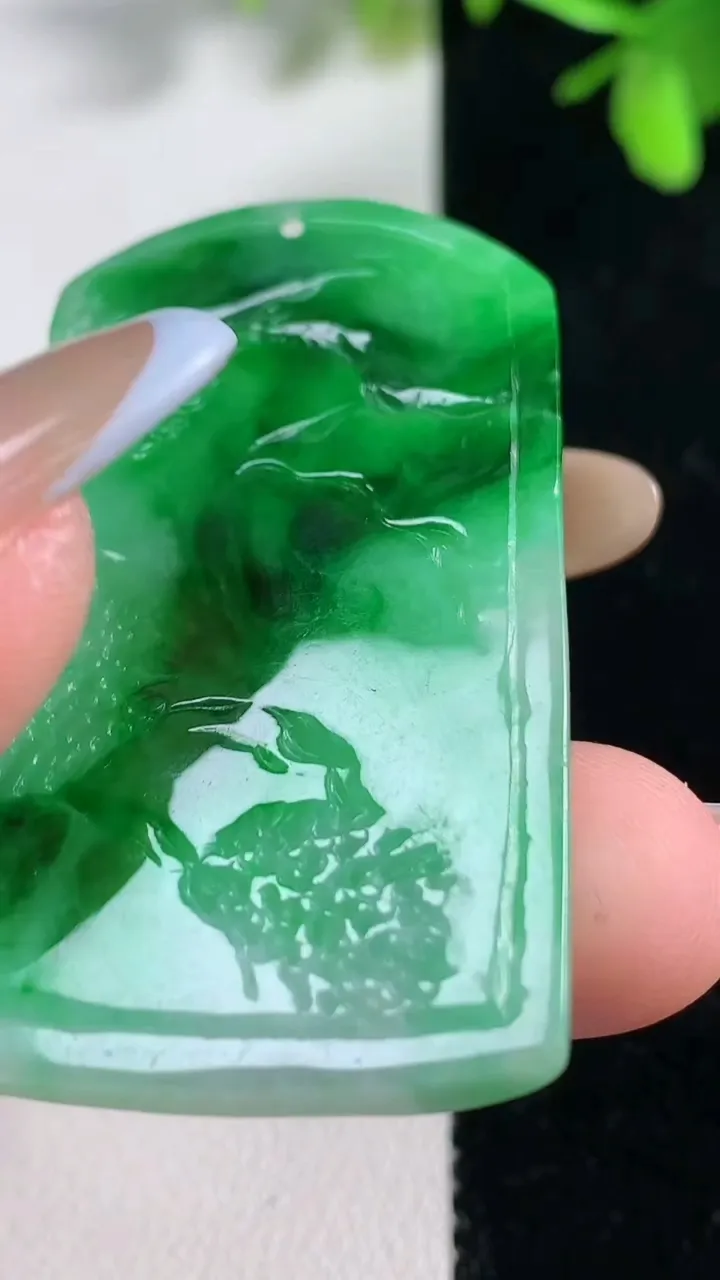 天然A货翡翠山水牌吊坠，尺寸49.2-29.5-4.1，重量:14.48g
11月11日