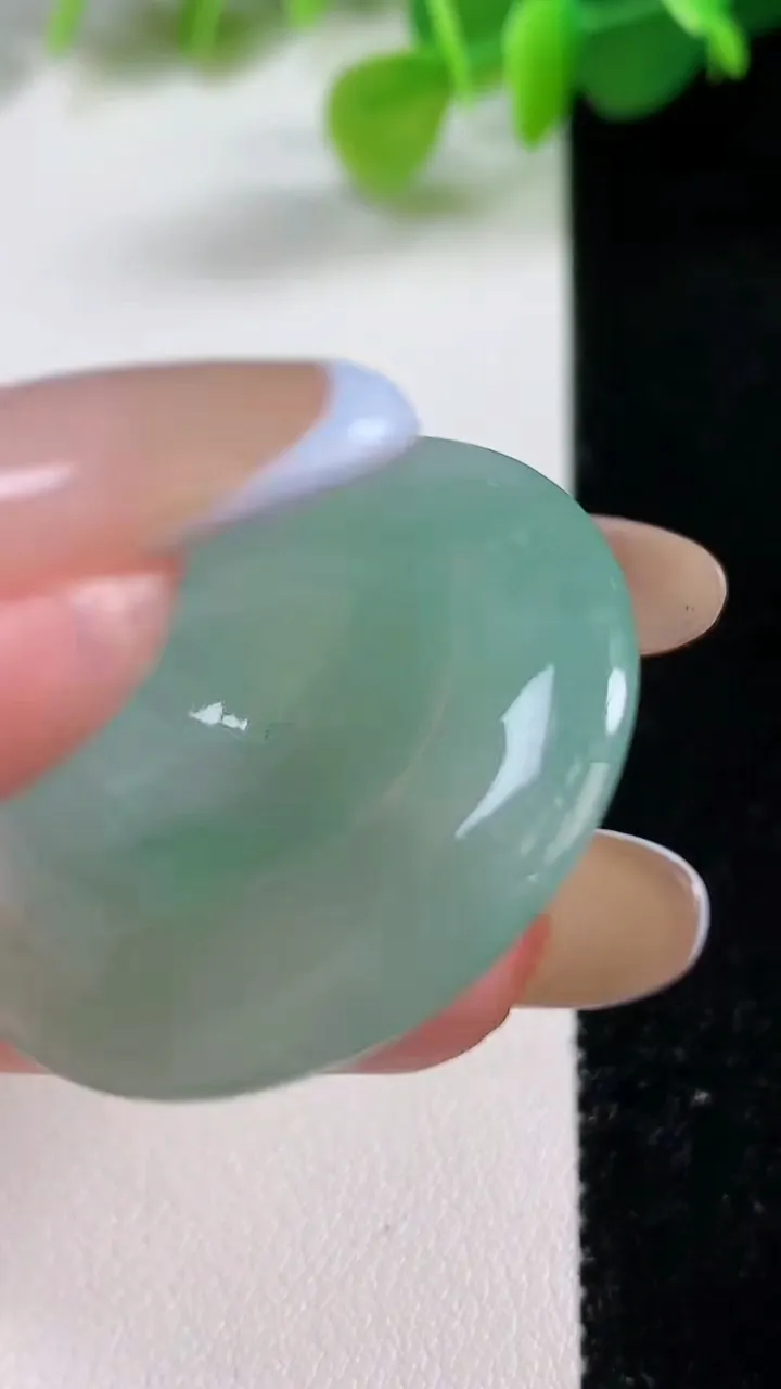 天然A货翡翠平安扣吊坠，尺寸32.8-6，重量:13.25g
11月11日