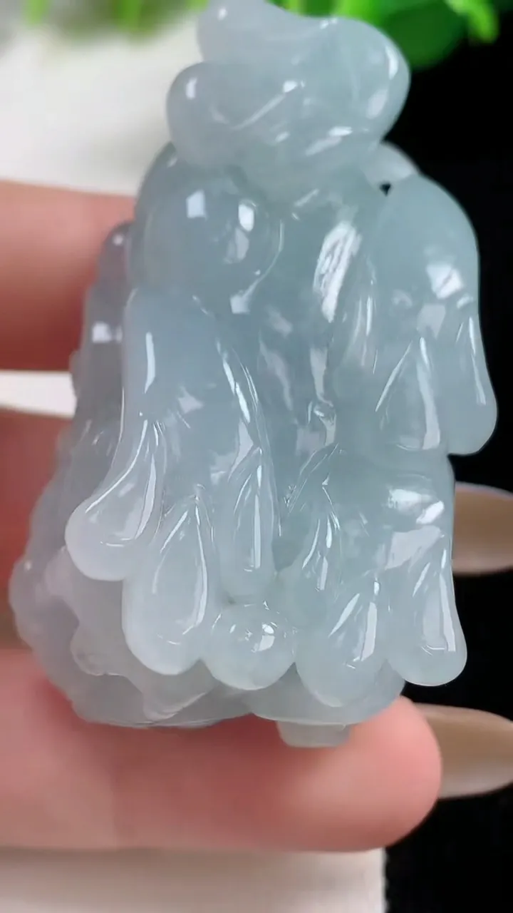 天然A货翡翠貔貅吊坠 手把件，尺寸49.4-28-26.4，重量:74.80g
11月11日