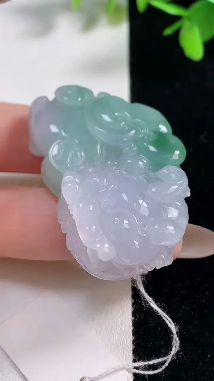 天然A货翡翠霸王貔貅吊坠，尺寸47.4-28.2-12.5，重量:35.54g
11月11日