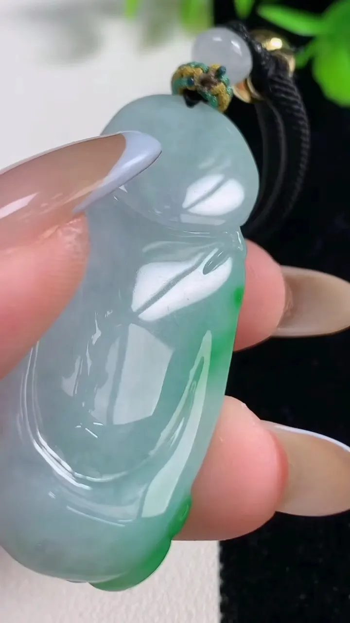 天然A货翡翠财神爷吊坠，尺寸50.8-22-12.4，重量:28.07g
11月11日