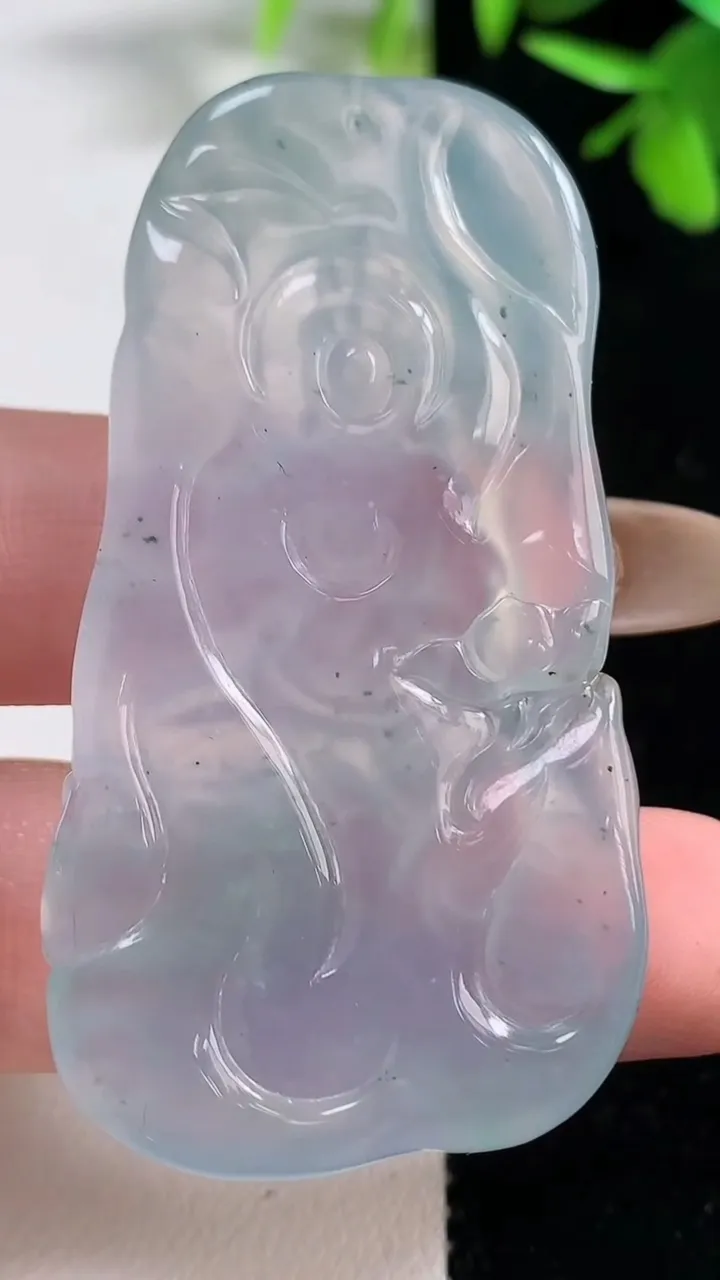 天然A货翡翠大势至观音菩萨吊坠，尺寸55.5-30.3-6，重量:20.09g
11月11日