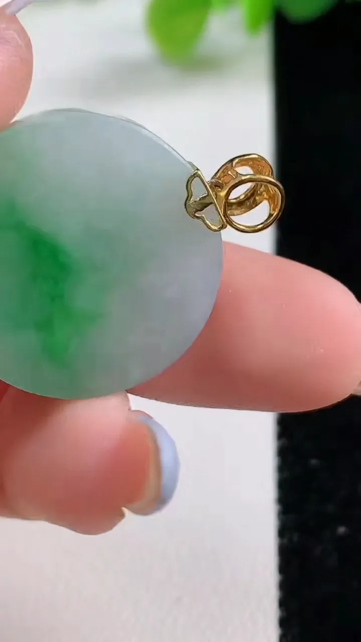 天然A货翡翠无事牌吊坠，尺寸23-5.2，重量:7.79g
11月11日