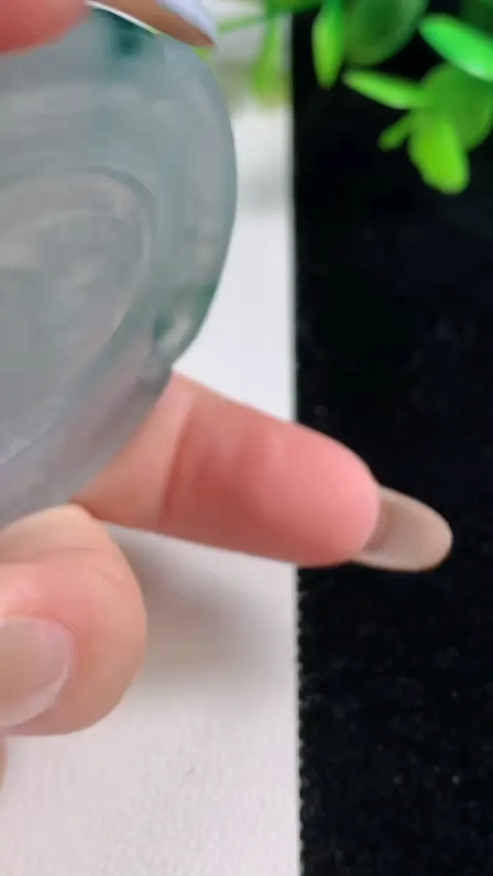 天然A货翡翠冰种飘花大日如来吊坠，尺寸56.8-52.8-6.7，重量:39.18g
11月11日