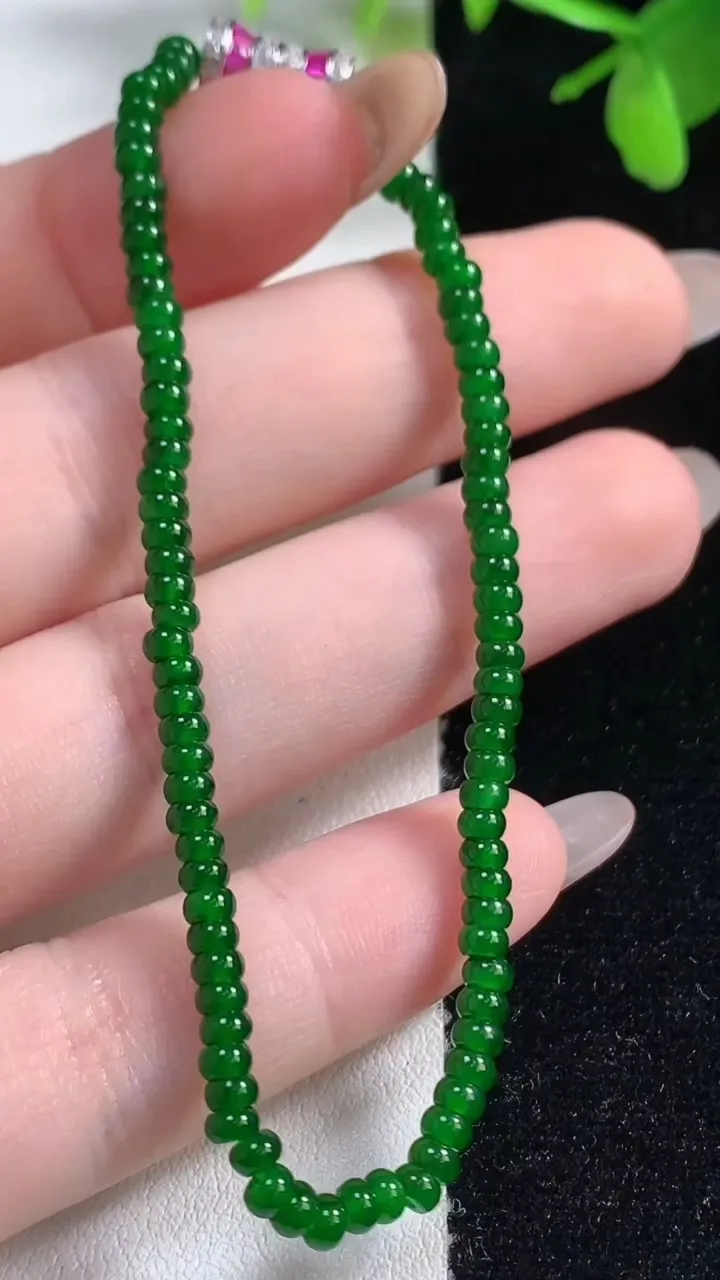 天然A货翡翠算盘珠手串98颗，尺寸3.1-2，重量:4.00g11月11日
工厂直销收藏佳品,种好水足，色泽均匀，有种有色，上手高大气！