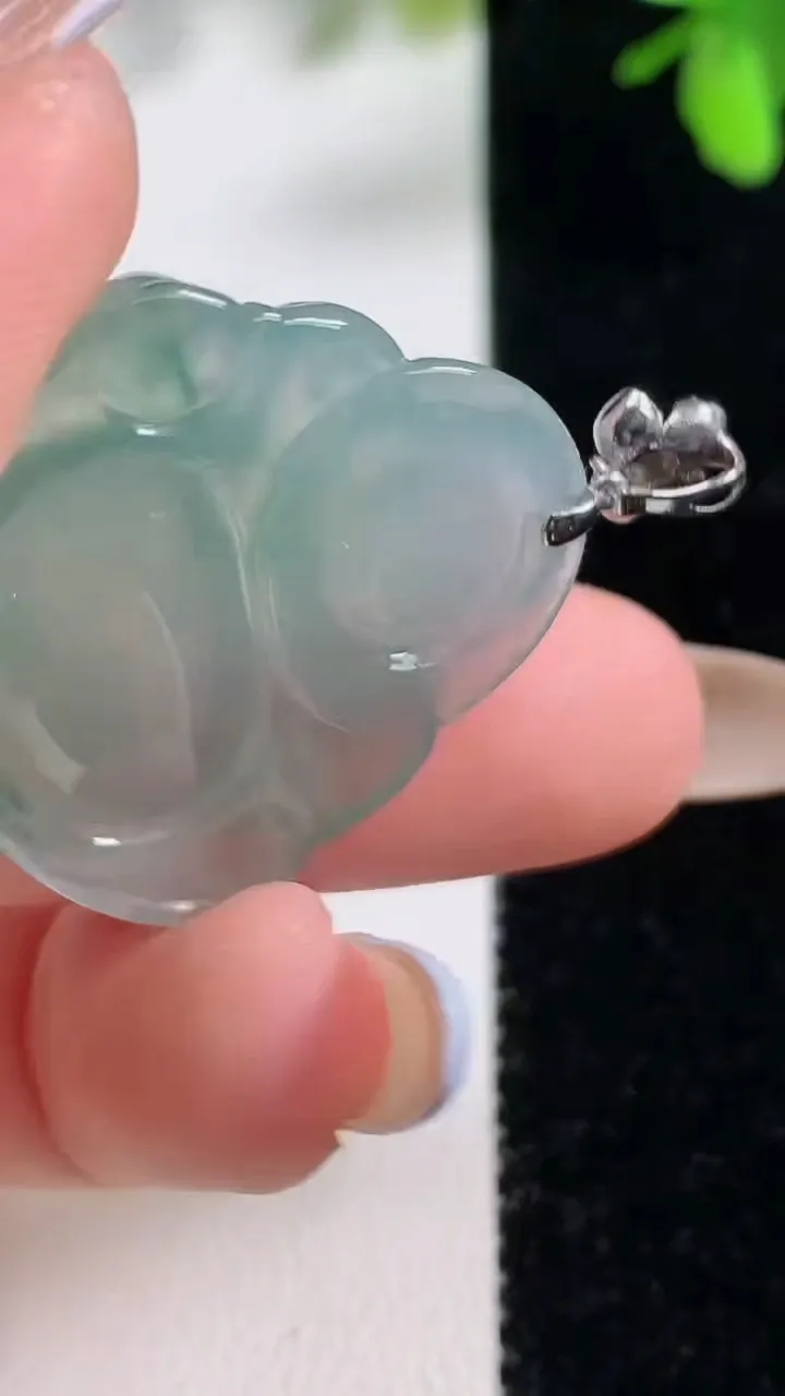 天然A货翡翠佛公吊坠，尺寸28.2-30.8-6.4，重量:8.14g
11月11日