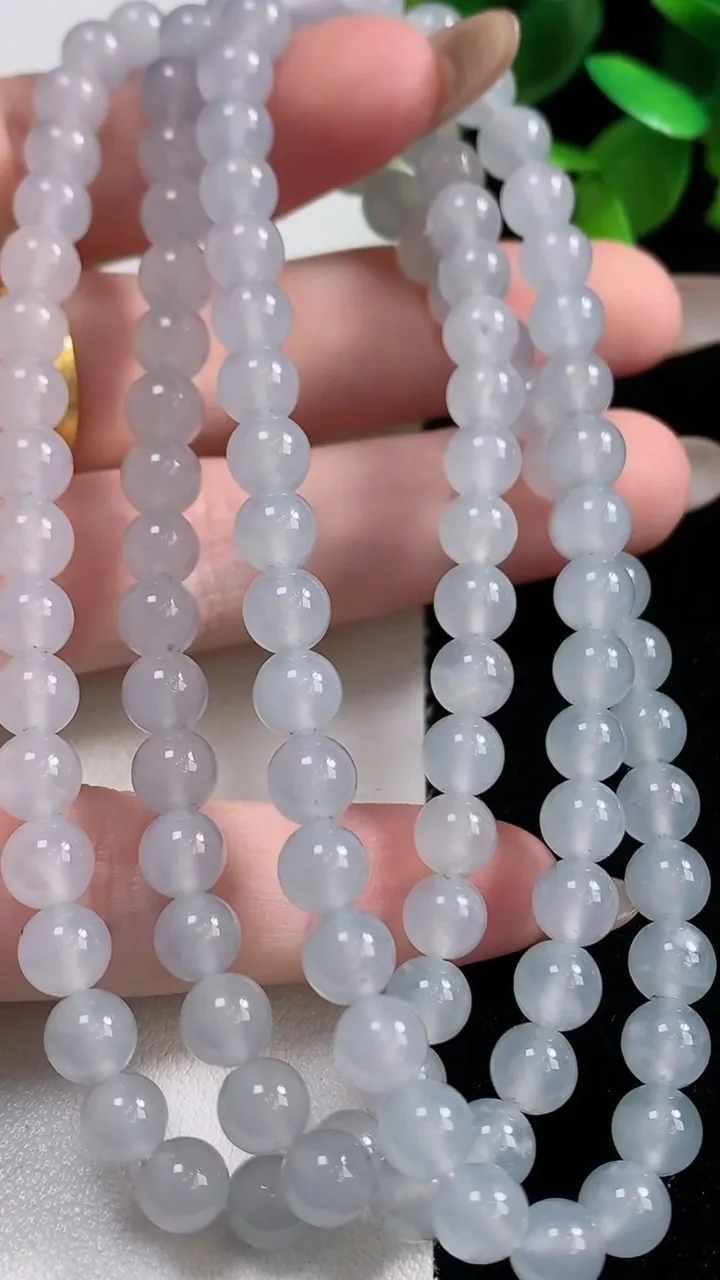 天然A货翡翠圆珠项链112颗，尺寸6，重量:45.94g
11月11日