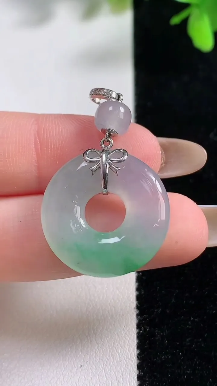 天然A货翡翠平安环吊坠，尺寸22-4.7，重量:5.46g
11月11日