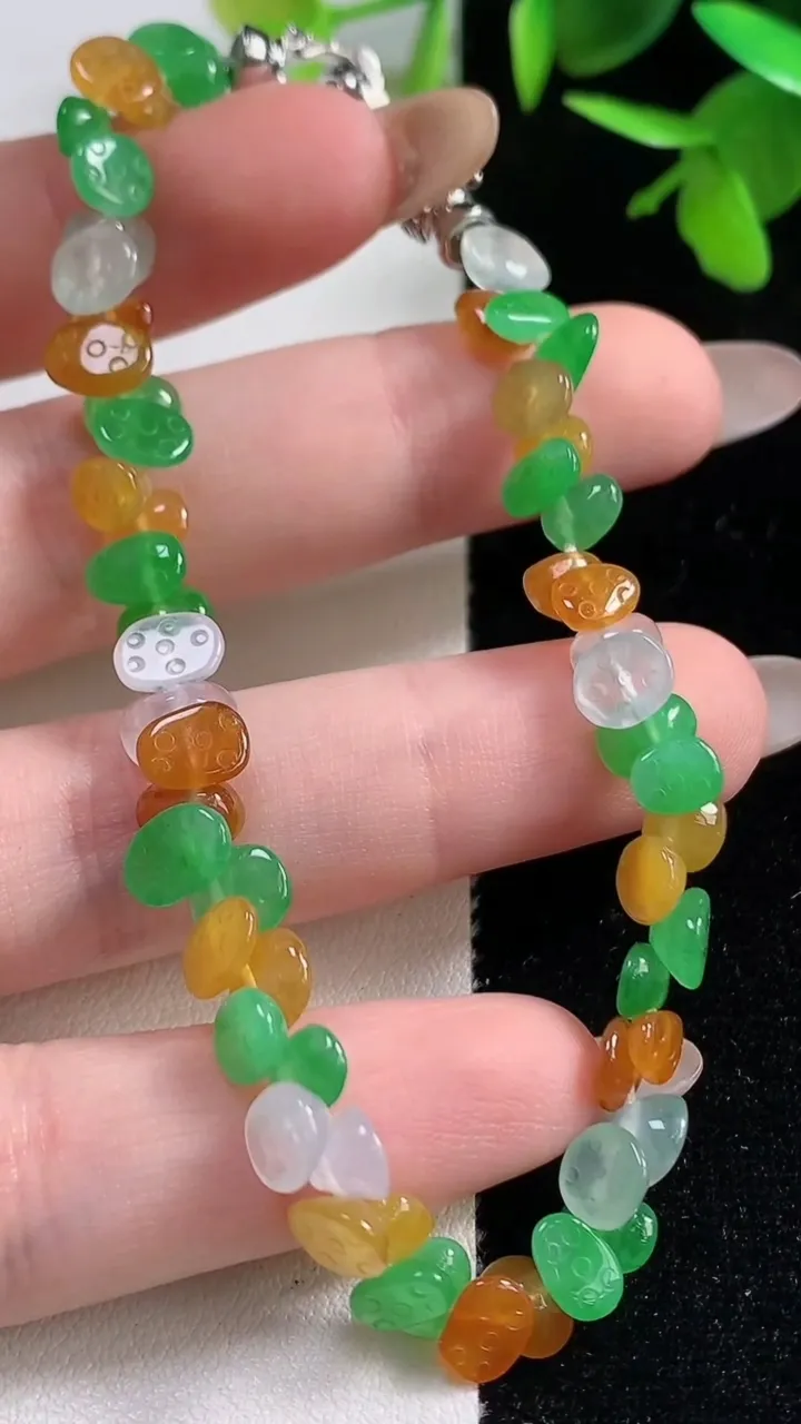 天然A货翡翠种三彩莲蓬手串58颗，尺寸6-4.8-3.3，重量:10.78g11月11日
工厂直销收