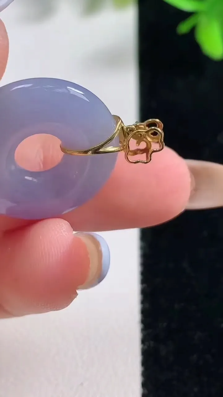 天然A货翡翠种紫罗兰 飘花平安环吊坠，尺寸21.8-4.4，重量:4.74g
11月11日