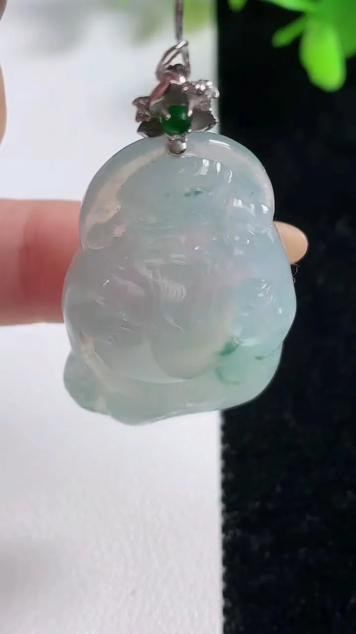 天然A货翡翠种飘花财神爷吊坠，尺寸38.4-23.5-6.1，重量:10.54g
11月11日
