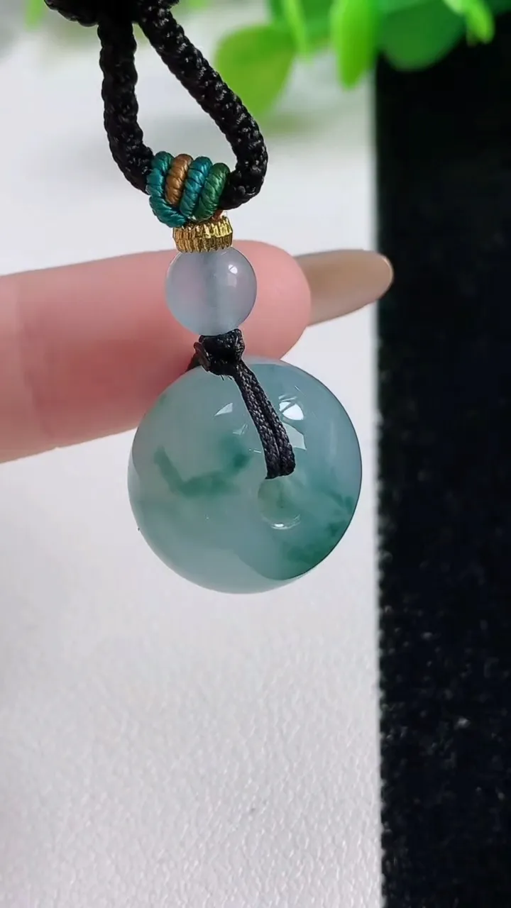 天然A货翡翠冰种飘花路路通吊坠，尺寸17.2-13，重量:9.52g
11月11日