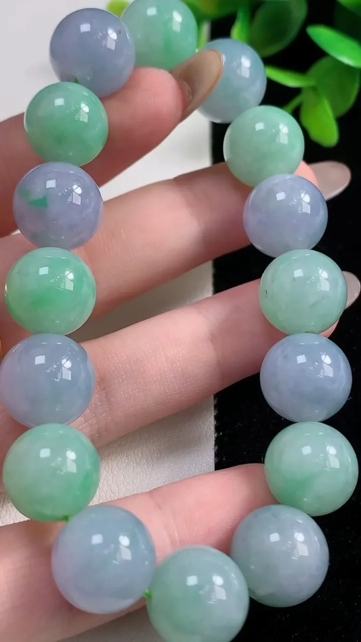天然A货翡翠圆珠手串16颗，尺寸12.7，重量:55.68g11月11日
工厂直销收藏佳品,种好水足，色泽均匀，有种有色，上手高大气！