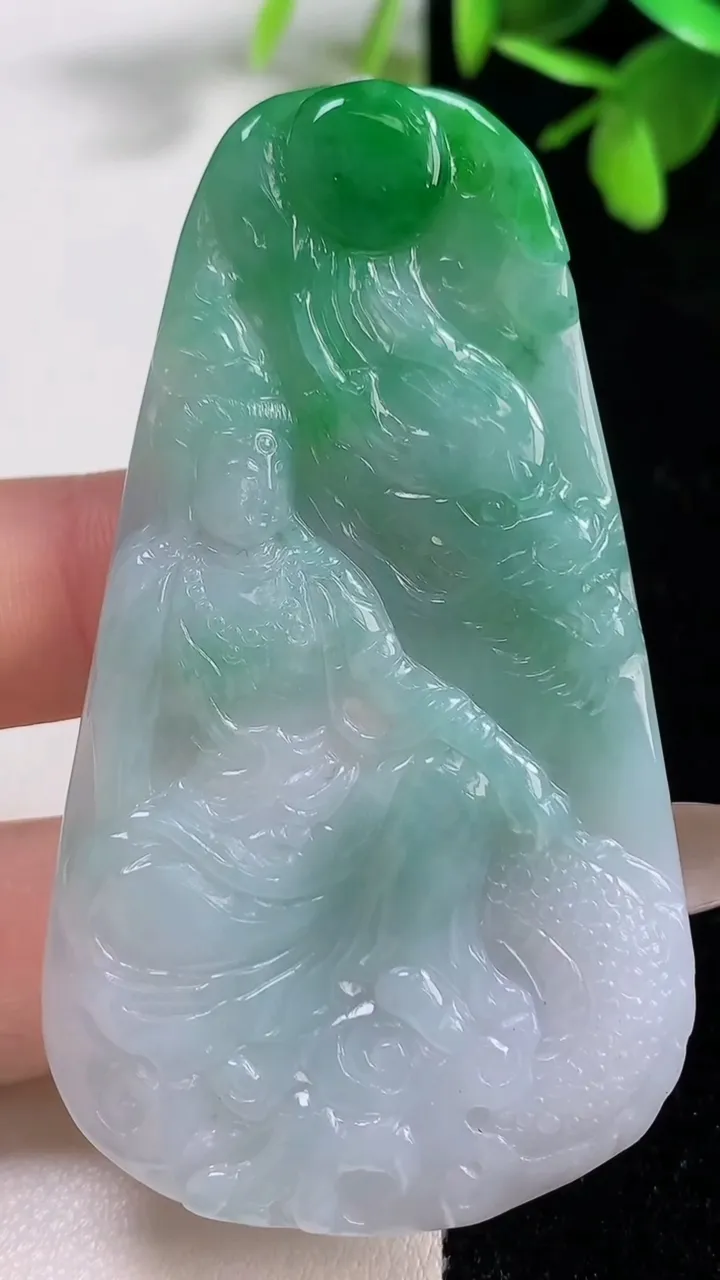 天然A货翡翠祥龙观音菩萨吊坠，尺寸68.2-38.6-5，重量:27.07g
11月11日