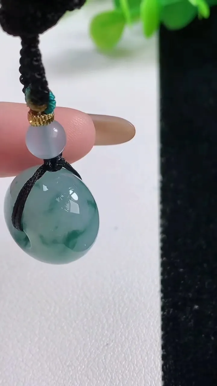 天然A货翡翠冰种飘花路路通吊坠，尺寸17.2-13，重量:9.52g
11月11日