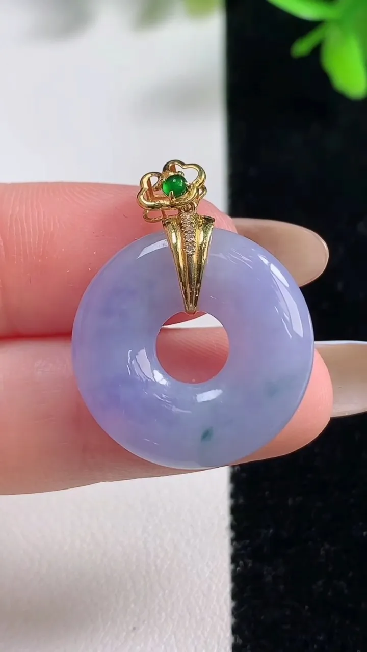 天然A货翡翠种紫罗兰 飘花平安环吊坠，尺寸21.8-4.4，重量:4.74g
11月11日