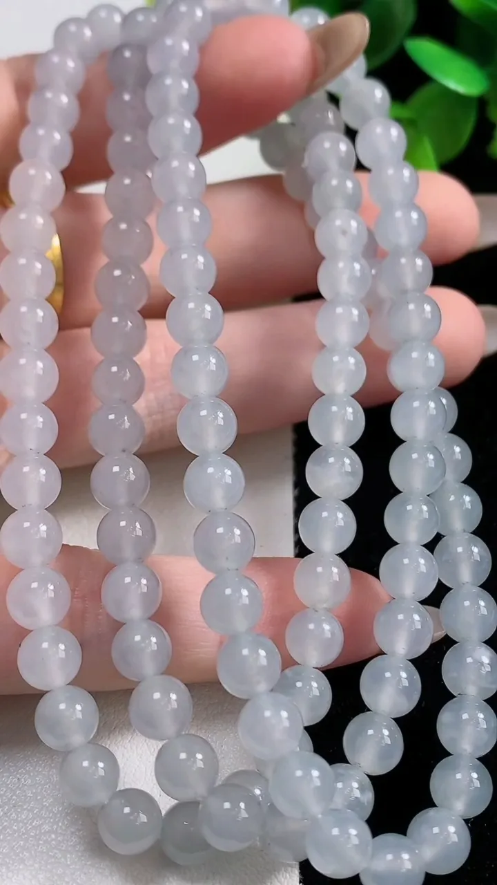 天然A货翡翠圆珠项链112颗，尺寸6，重量:45.94g
11月11日