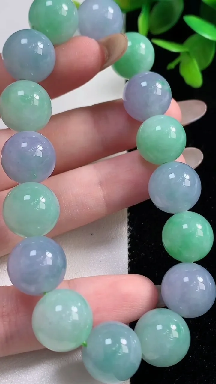 天然A货翡翠圆珠手串16颗，尺寸12.7，重量:55.68g11月11日
工厂直销收藏佳品,种好水足，色泽均匀，有种有色，上手高大气！