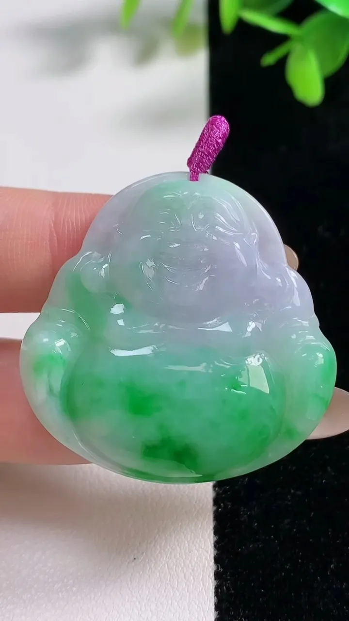 天然A货翡翠佛公吊坠，尺寸38-38.4-6.4，重量:15.04g
11月11日