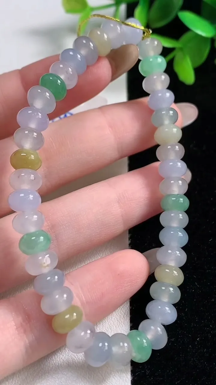 天然A货翡翠种三彩算盘珠手串40颗，尺寸7.3-4.4，重量:18.54g11月11日
工厂直销收藏佳品,种好水足，色泽均匀，有种有色，上手高大气！