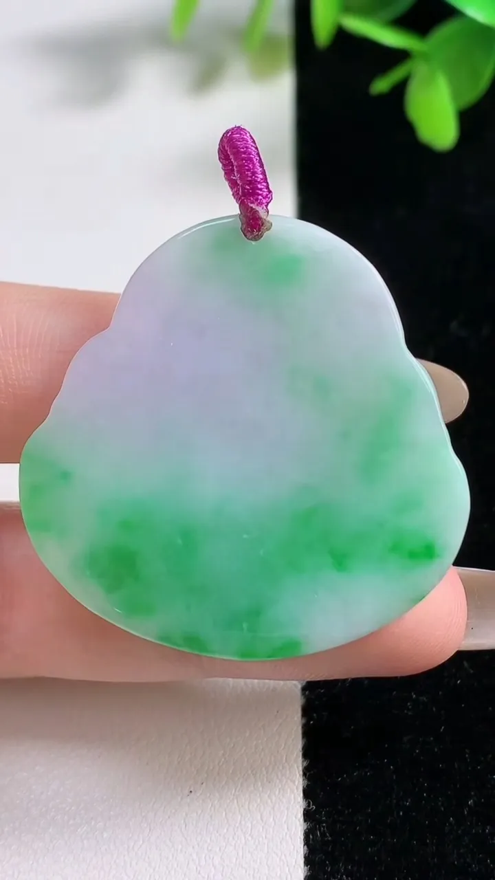 天然A货翡翠佛公吊坠，尺寸38-38.4-6.4，重量:15.04g
11月11日