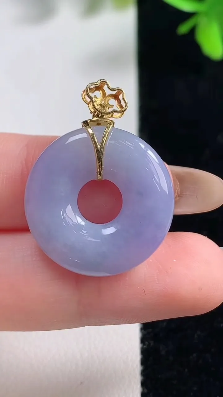 天然A货翡翠种紫罗兰 飘花平安环吊坠，尺寸21.8-4.4，重量:4.74g
11月11日