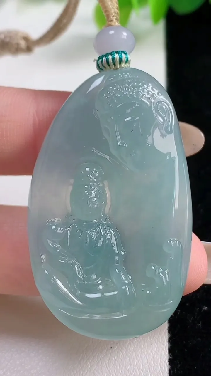 天然A货翡翠大势至观音菩萨吊坠，尺寸45.5-27.8-6.7，重量:20.07g
11月12日