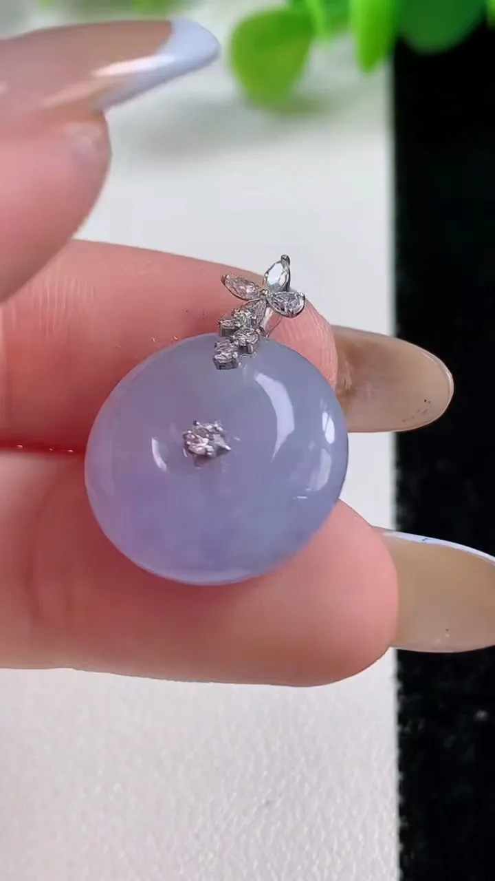 天然A货翡翠种紫罗兰平安扣吊坠，尺寸17-6，重量:4.18g
11月12日