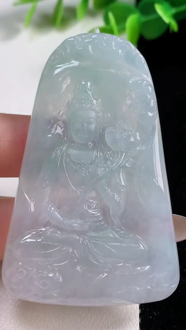 天然A货翡翠大势至观音菩萨吊坠，尺寸64.6-41-6，重量:32.48g
11月12日