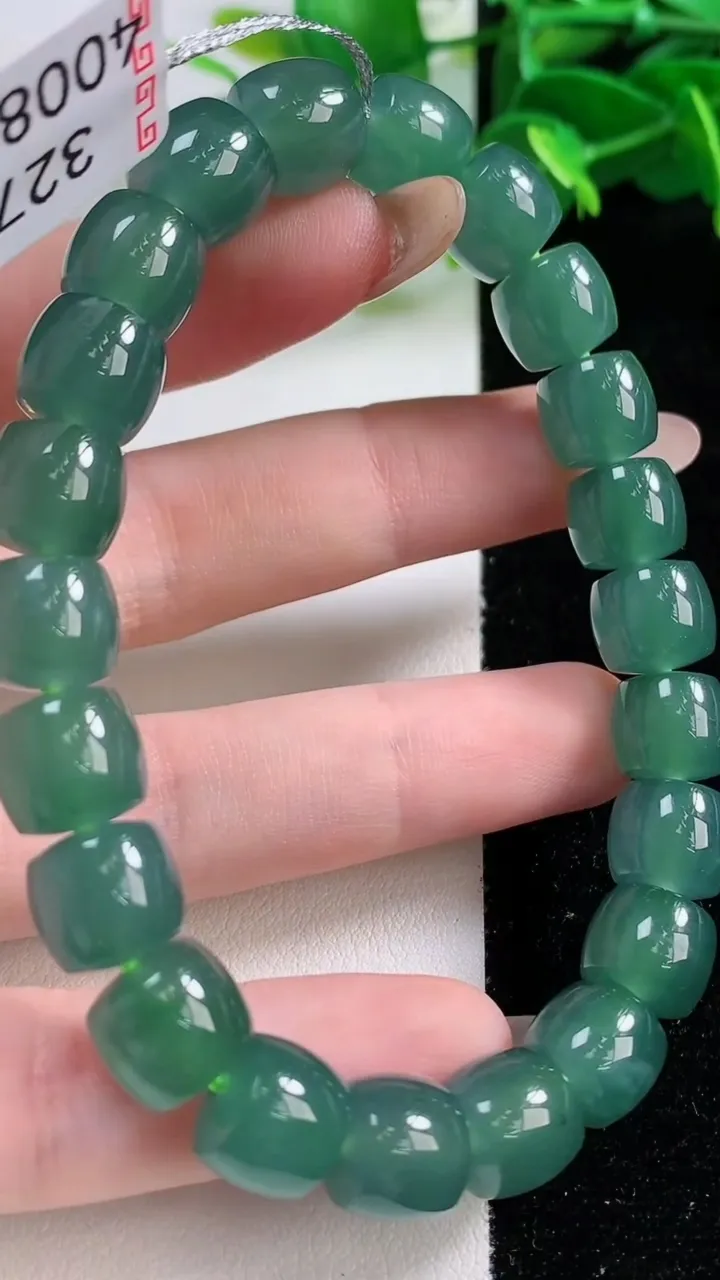 天然A货翡翠种蓝水路路通手串22颗，尺寸7.6-9.8，重量:40.05g11月12日
工厂直销收藏佳品,种好水足，色泽均匀，有种有色，上手高大气！