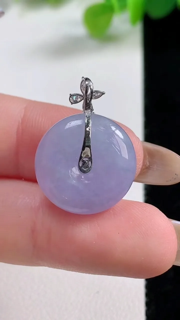 天然A货翡翠种紫罗兰平安扣吊坠，尺寸17-6，重量:4.18g
11月12日