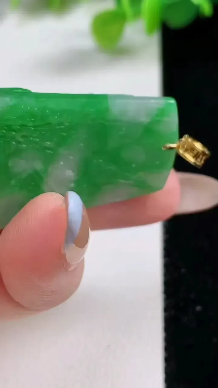 天然A货翡翠山水牌吊坠，尺寸35.2-23-5，重量:7.50g
11月12日