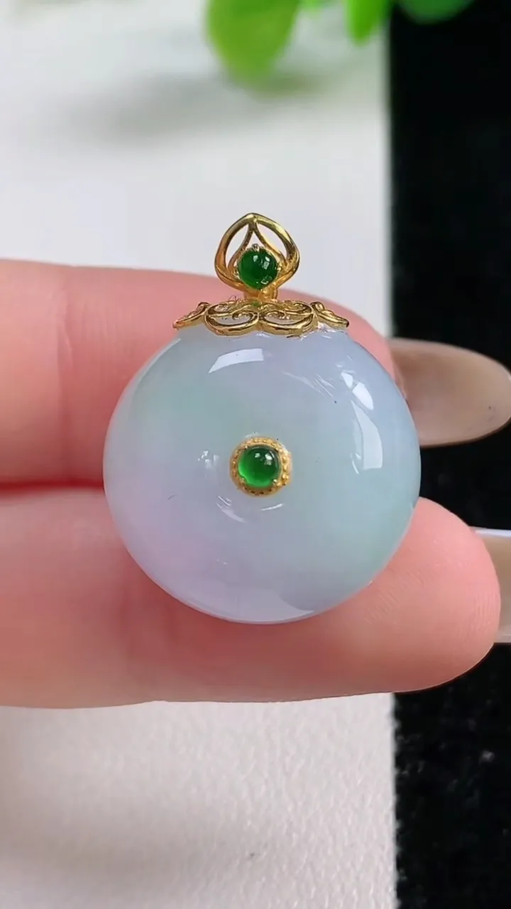 天然A货翡翠路路通吊坠，尺寸19.5-12，重量:9.95g
11月12日