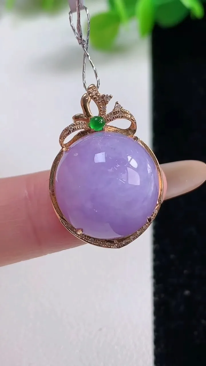 天然A货翡翠种紫罗兰蛋面吊坠，尺寸24.8-17-11裸石15.5-15.2，重量:4.92g
11月12日