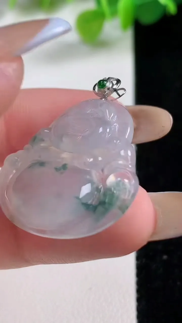 天然A货翡翠种飘花佛公吊坠，尺寸26.5-28.8-4.8，重量:5.56g
11月12日