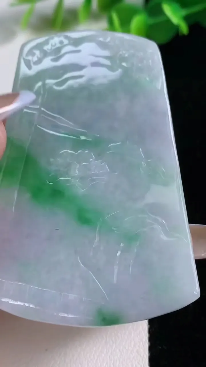 天然A货翡翠山水牌吊坠，尺寸62.4-41.8-6.2，重量:34.26g
11月12日