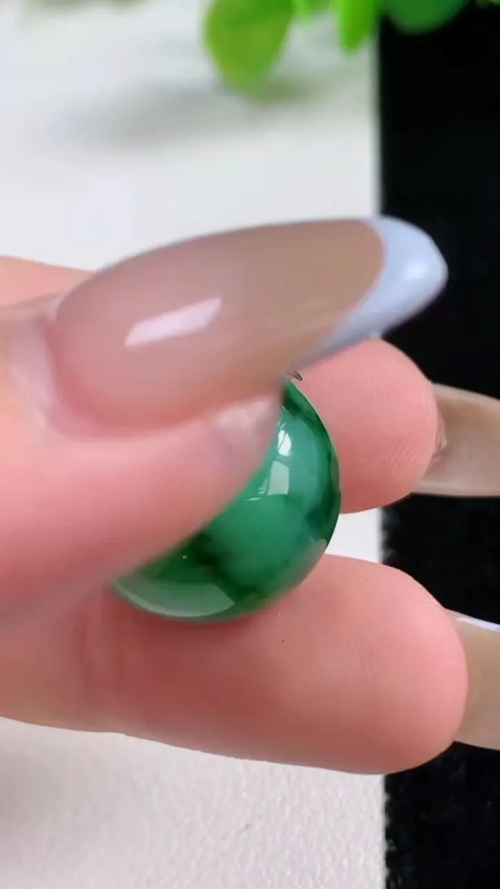 天然A货翡翠路路通吊坠，尺寸17-12.5，重量:7.37g
11月12日