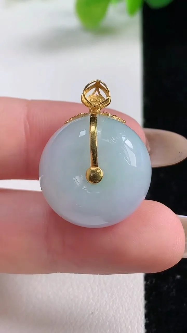 天然A货翡翠路路通吊坠，尺寸19.5-12，重量:9.95g
11月12日