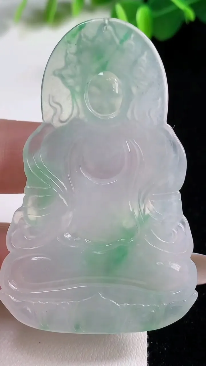 天然A货翡翠度母观音菩萨吊坠，尺寸64.4-40.7-6，重量:24.60g
11月12日